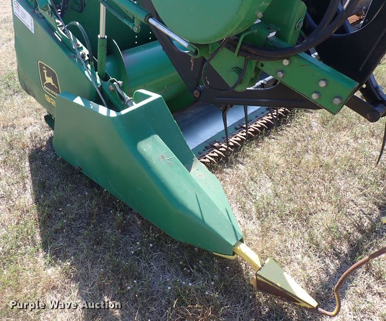 image for item DN2104 1997 John Deere 925  flex head