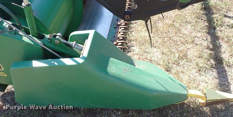 image for item DN2104 1997 John Deere 925  flex head