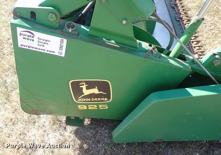 image for item DN2104 1997 John Deere 925  flex head