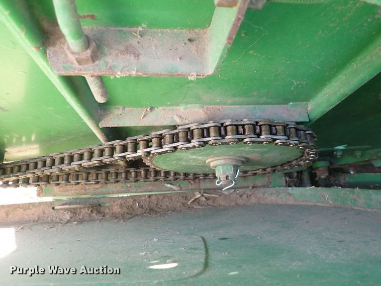 image for item DN2104 1997 John Deere 925  flex head