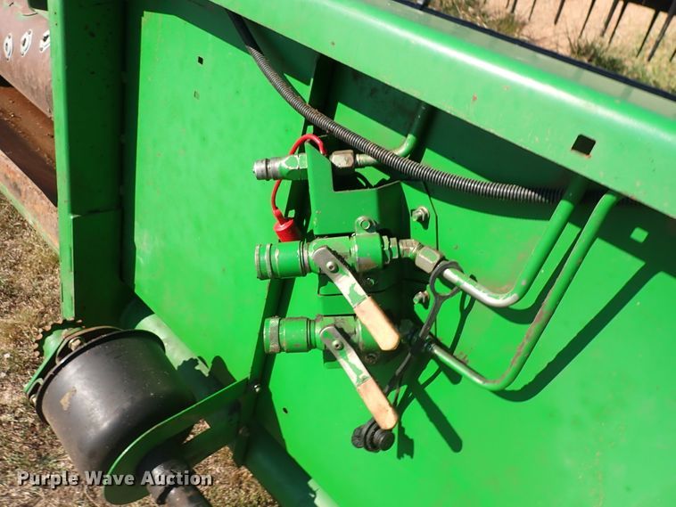 image for item DN2104 1997 John Deere 925  flex head