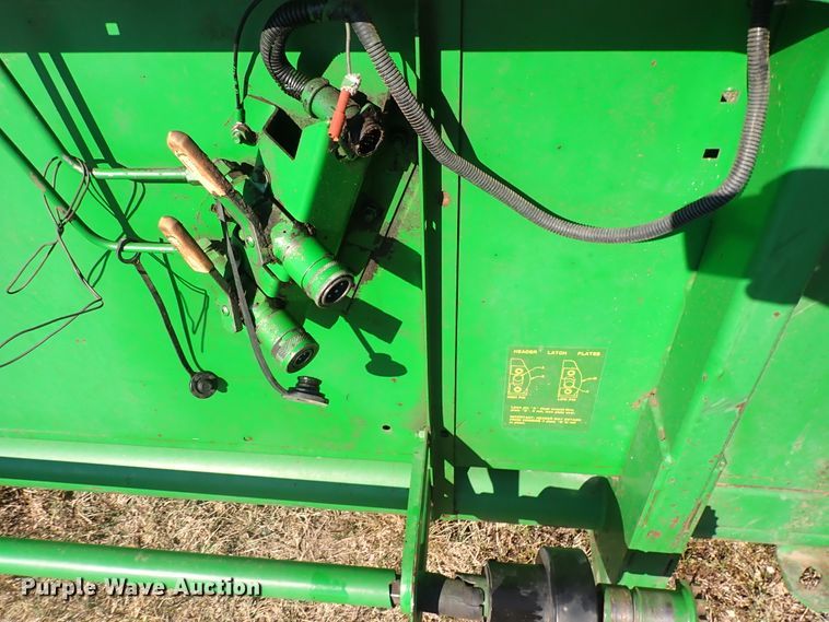 image for item DN2104 1997 John Deere 925  flex head