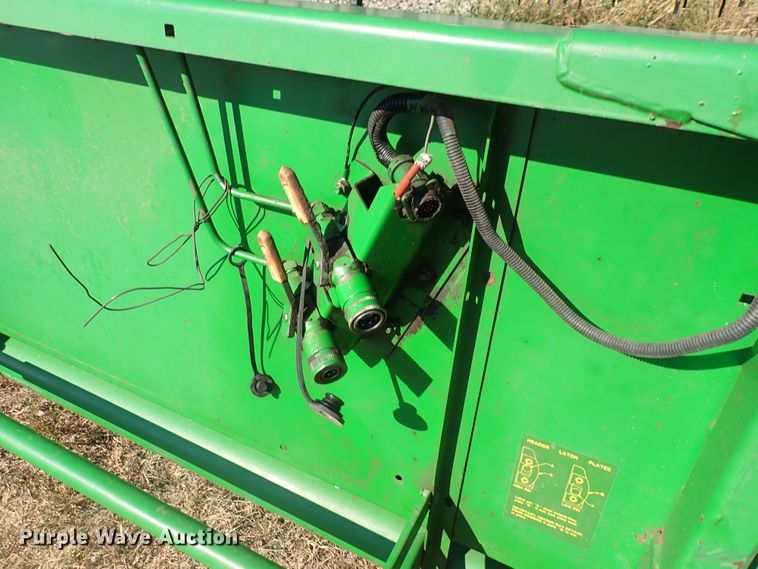 image for item DN2104 1997 John Deere 925  flex head