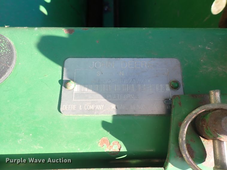 image for item DN2104 1997 John Deere 925  flex head