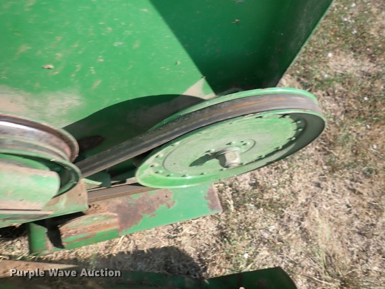 image for item DN2104 1997 John Deere 925  flex head