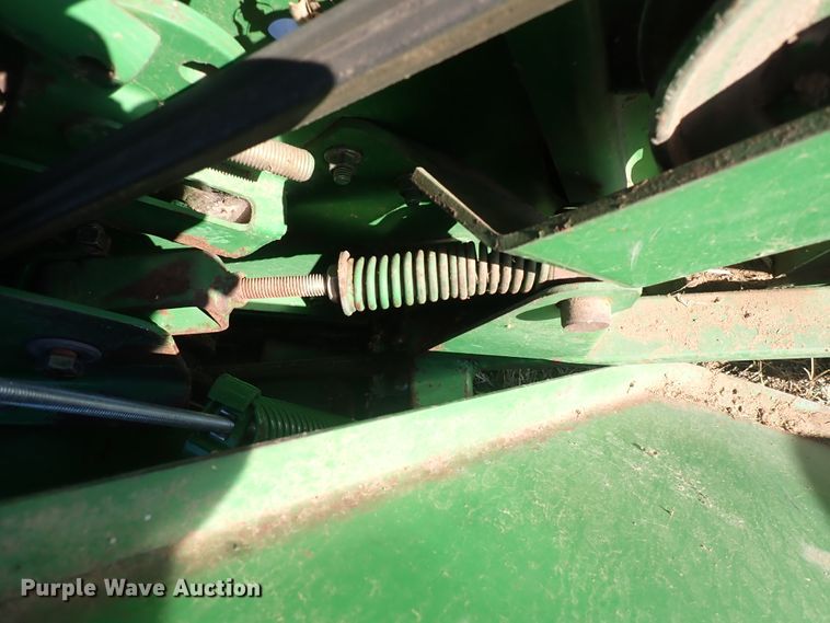 image for item DN2104 1997 John Deere 925  flex head