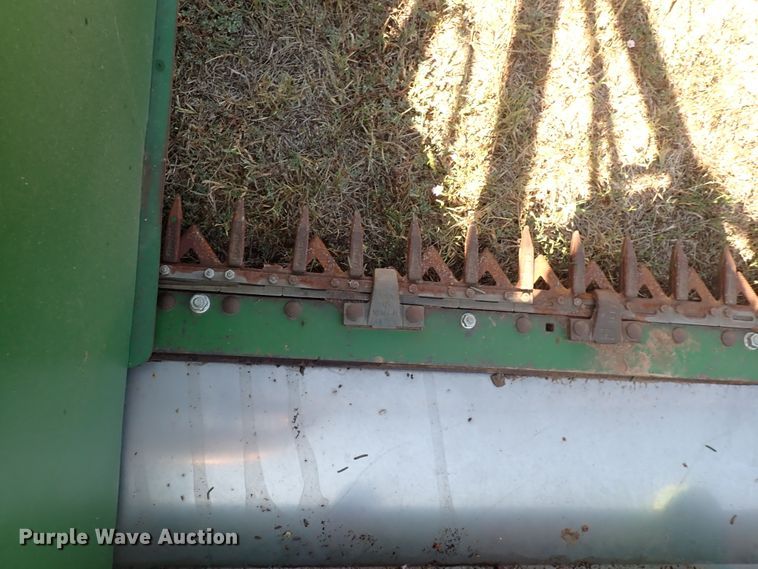 image for item DN2104 1997 John Deere 925  flex head