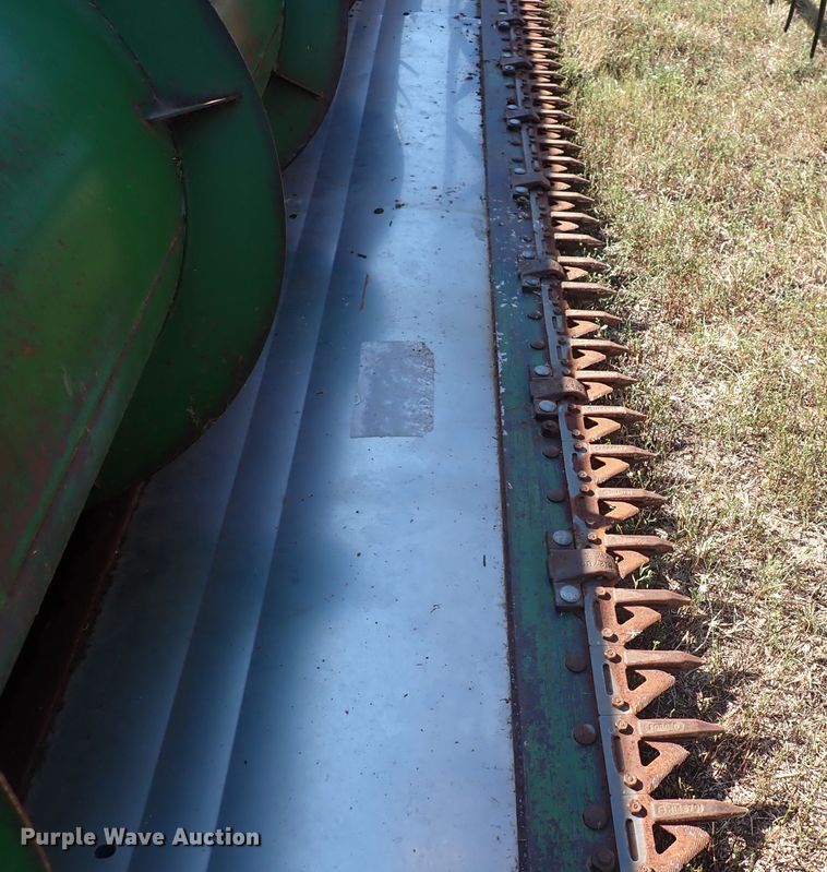 image for item DN2104 1997 John Deere 925  flex head