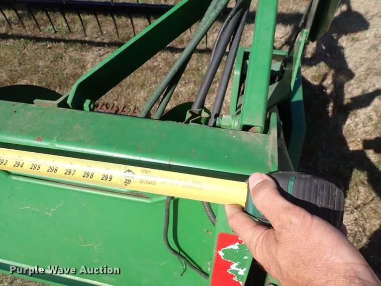 image for item DN2104 1997 John Deere 925  flex head