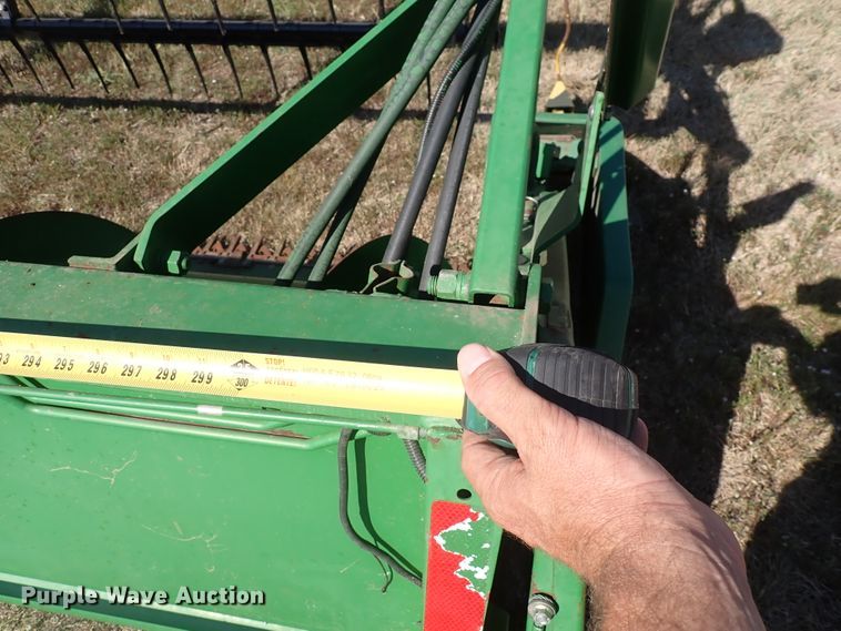 image for item DN2104 1997 John Deere 925  flex head