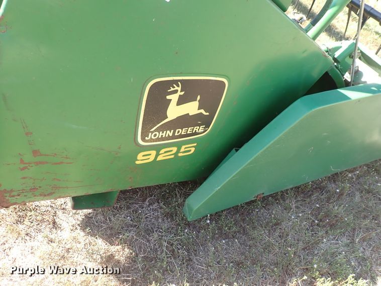 image for item DN2104 1997 John Deere 925  flex head