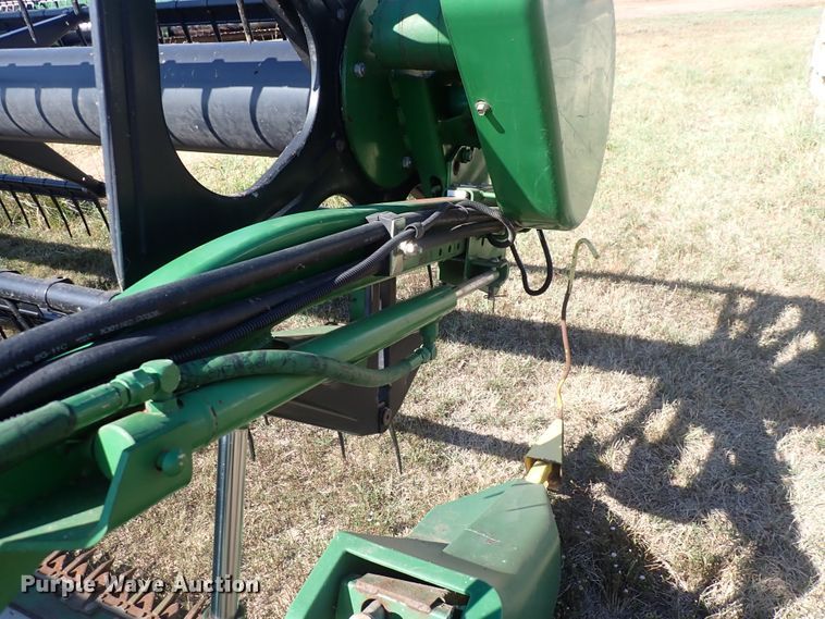 image for item DN2104 1997 John Deere 925  flex head