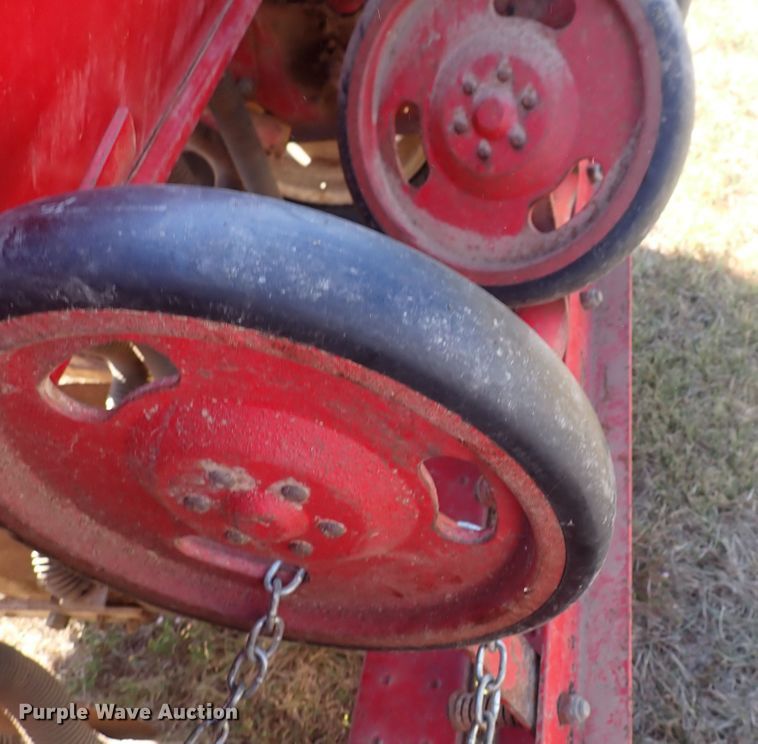 image for item DN2105 International 510  grain drill