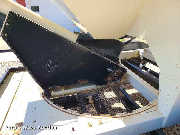 image for item IC9992 Friesen 240  seed tender