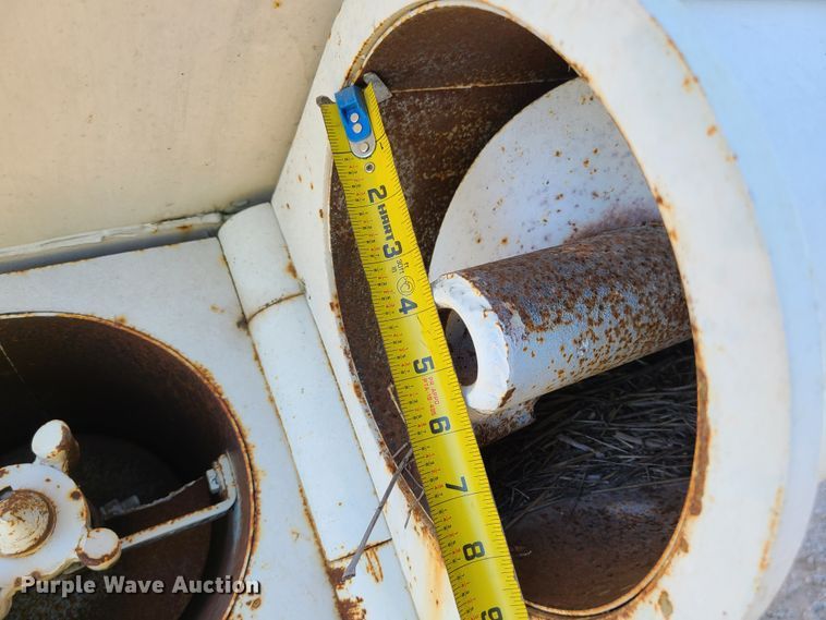 image for item IC9993 Unverferth 150  seed tender