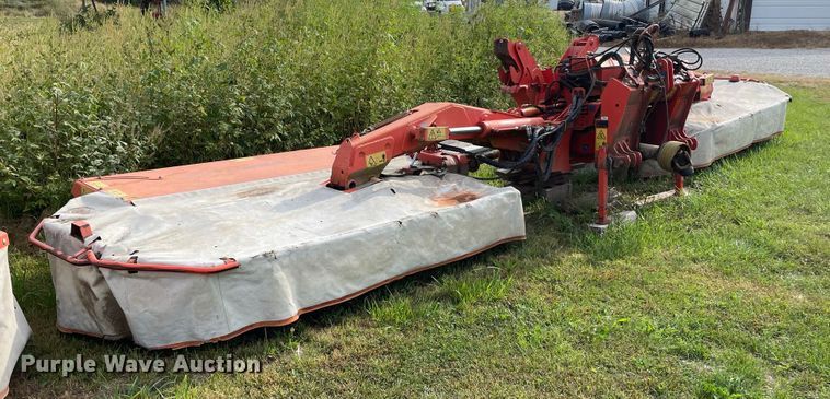 image for item IF9255 Kuhn FC813R  triple windrower