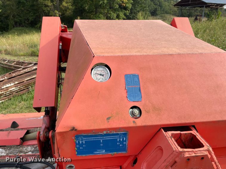 image for item IF9255 Kuhn FC813R  triple windrower