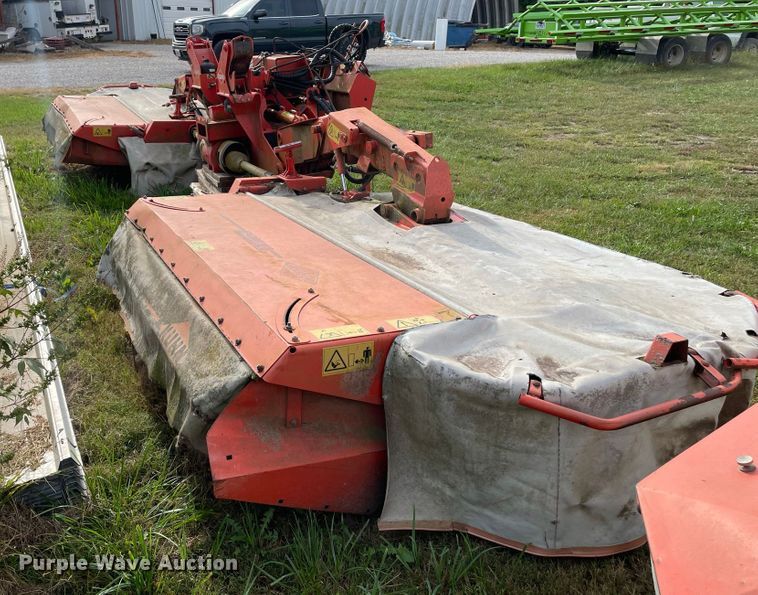 image for item IF9255 Kuhn FC813R  triple windrower