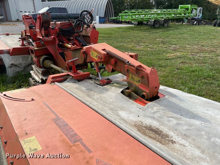 image for item IF9255 Kuhn FC813R  triple windrower