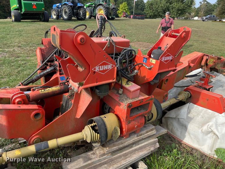 image for item IF9255 Kuhn FC813R  triple windrower