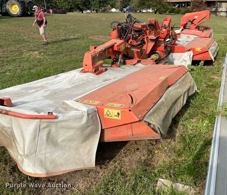 image for item IF9255 Kuhn FC813R  triple windrower