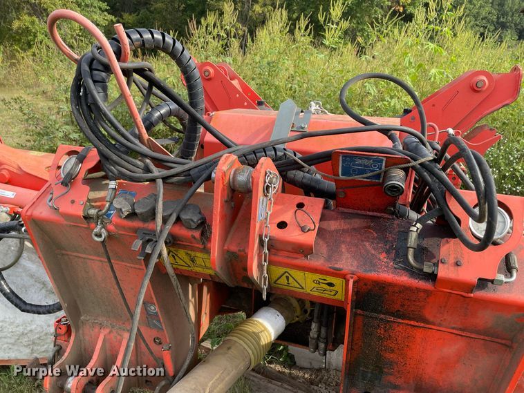 image for item IF9255 Kuhn FC813R  triple windrower