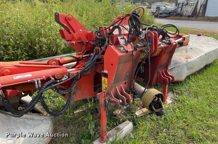 image for item IF9255 Kuhn FC813R  triple windrower