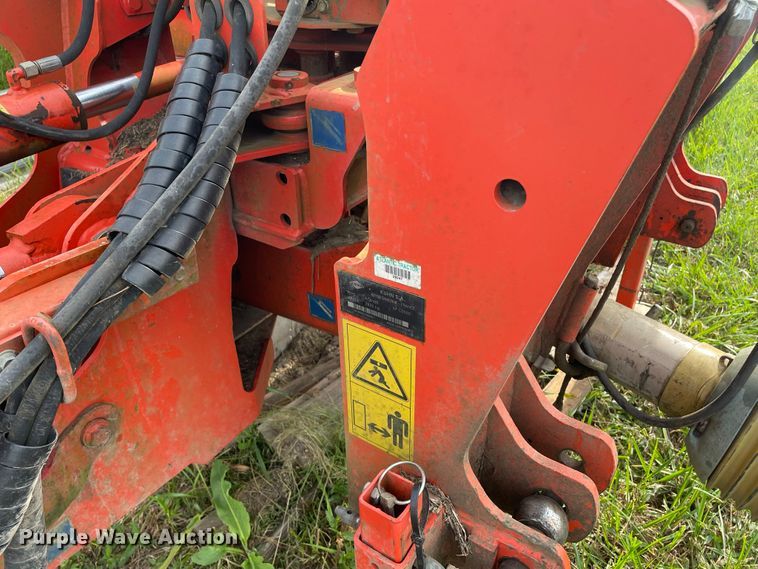 image for item IF9255 Kuhn FC813R  triple windrower