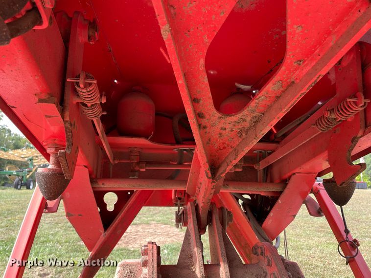 image for item IF9255 Kuhn FC813R  triple windrower