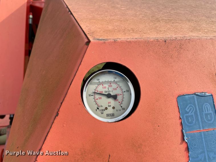 image for item IF9255 Kuhn FC813R  triple windrower