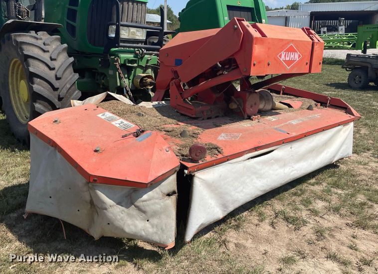 image for item IF9255 Kuhn FC813R  triple windrower
