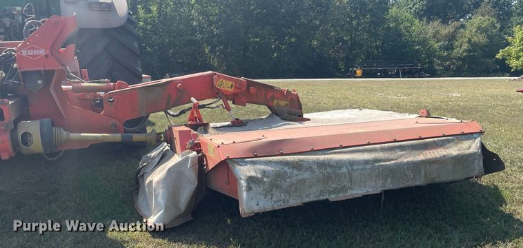 image for item IF9255 Kuhn FC813R  triple windrower