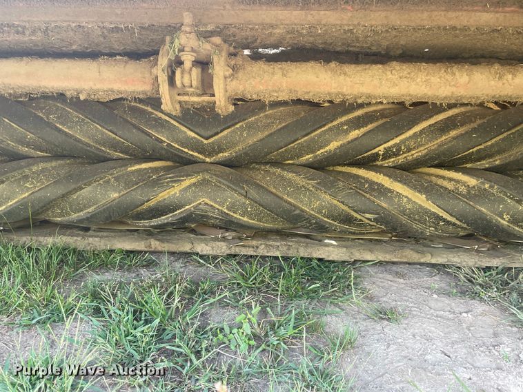 image for item IF9255 Kuhn FC813R  triple windrower