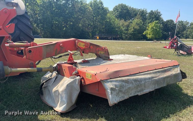 image for item IF9255 Kuhn FC813R  triple windrower