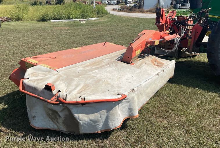 image for item IF9255 Kuhn FC813R  triple windrower