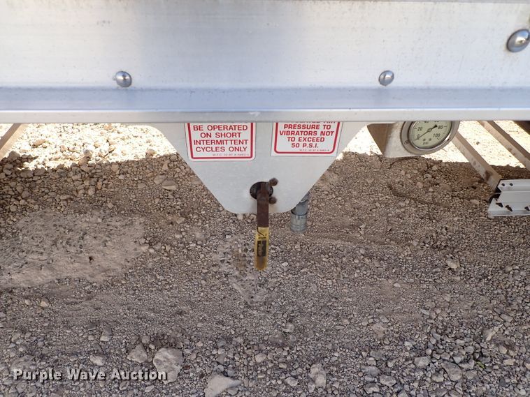 image for item IN9695 2014 Wilson  grain trailer