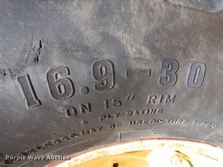 image for item IR9153 1996 John Deere 5400  tractor