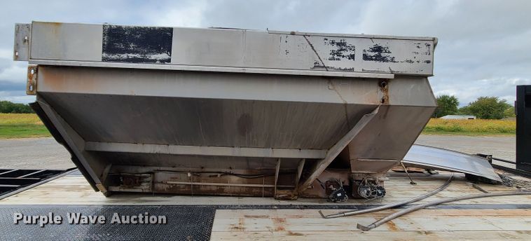 image for item JG9334 New Leader L4000G4  spreader bed