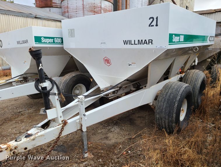 image for item JG9338 Willmar Super 600  spreader