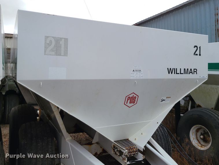 image for item JG9338 Willmar Super 600  spreader