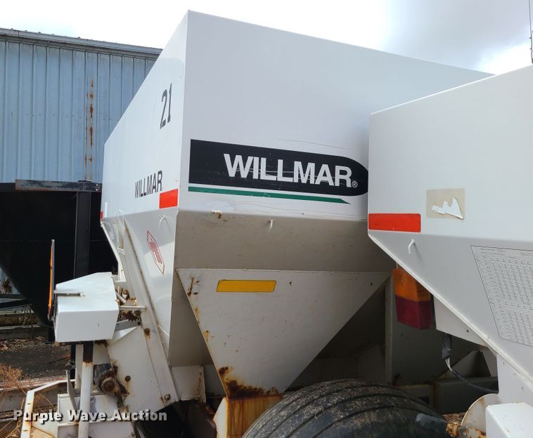 image for item JG9338 Willmar Super 600  spreader
