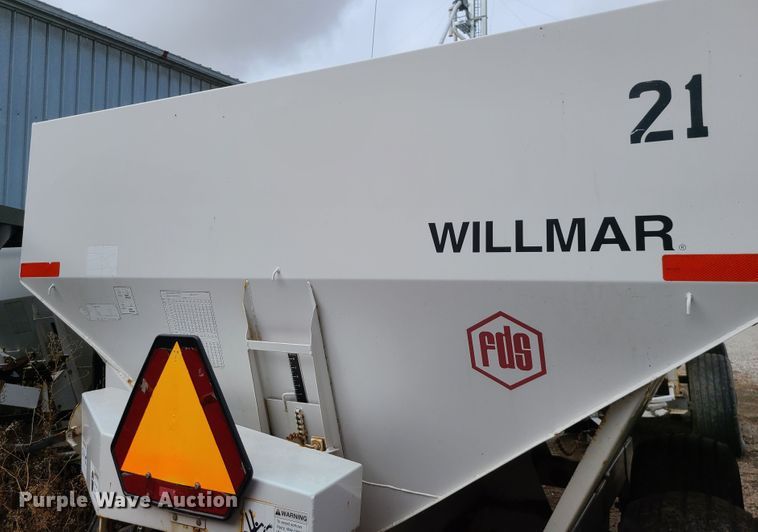 image for item JG9338 Willmar Super 600  spreader