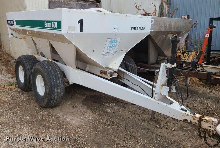 image for item JG9340 Willmar Super 600  spreader