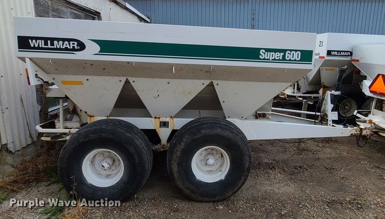 image for item JG9340 Willmar Super 600  spreader