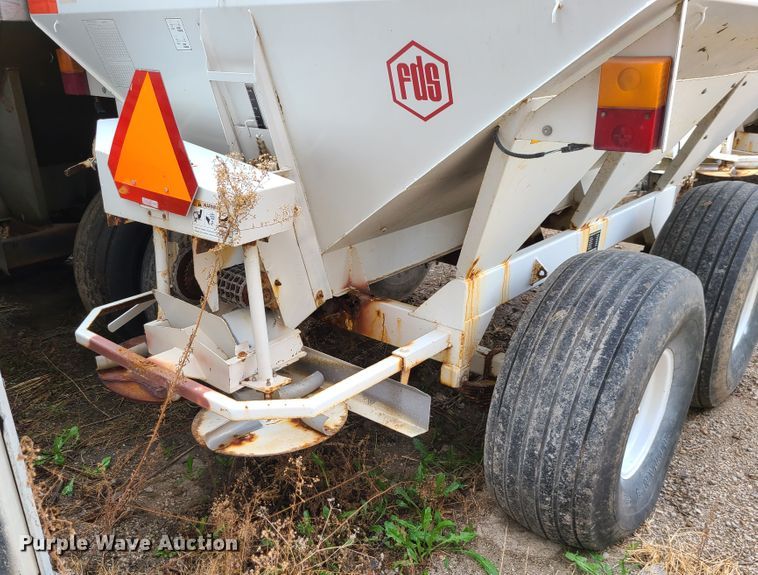 image for item JG9340 Willmar Super 600  spreader