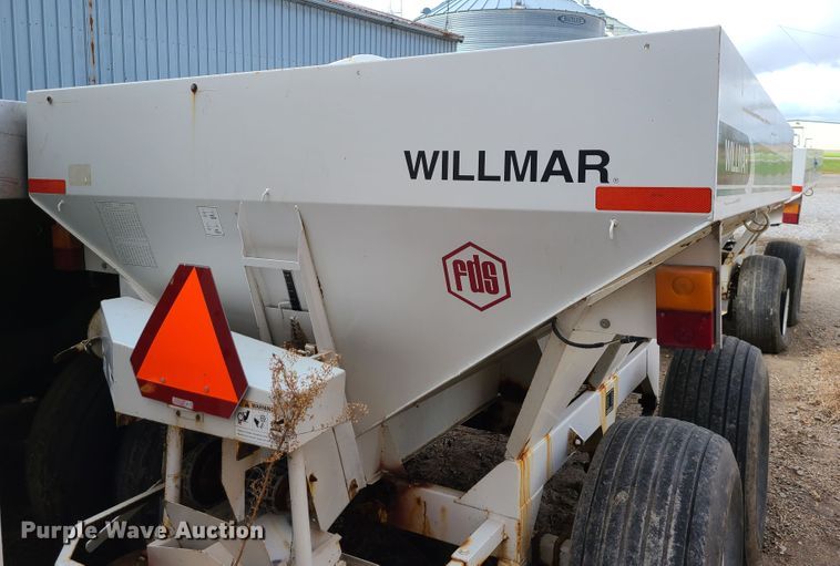 image for item JG9340 Willmar Super 600  spreader