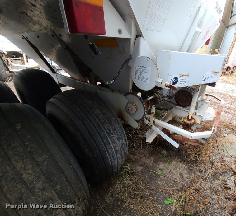 image for item JG9340 Willmar Super 600  spreader