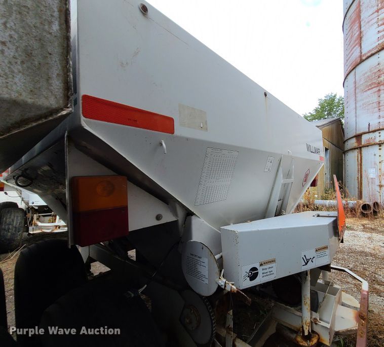 image for item JG9340 Willmar Super 600  spreader