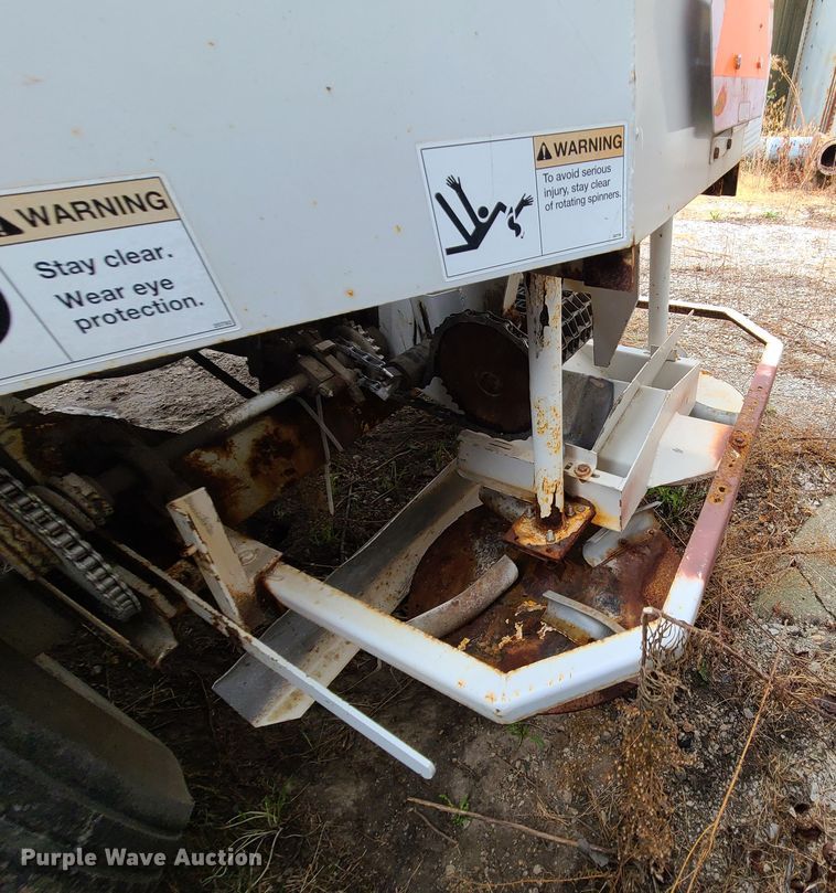 image for item JG9340 Willmar Super 600  spreader