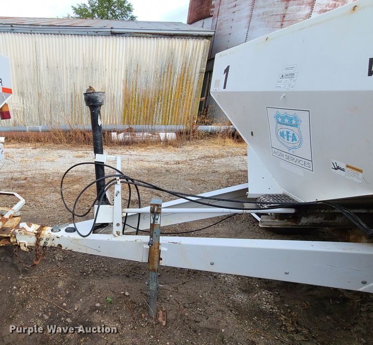 image for item JG9340 Willmar Super 600  spreader